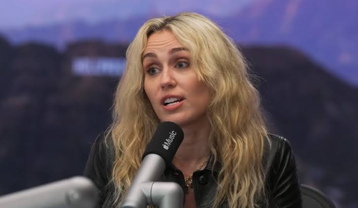 Capa do artigo: Miley Cyrus não quer fazer turnê mundial e diz que fãs podem ir até ela