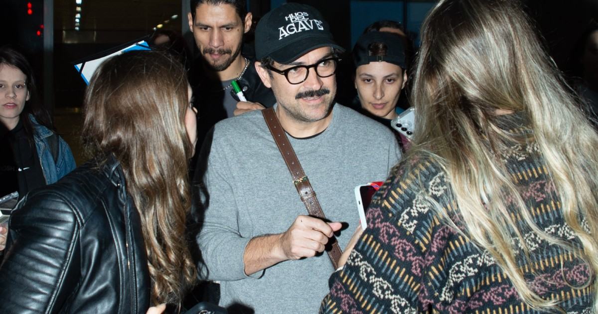 Capa do artigo: Alfonso Herrera chega ao Brasil: o que se sabe sobre a agenda do ex-RBD